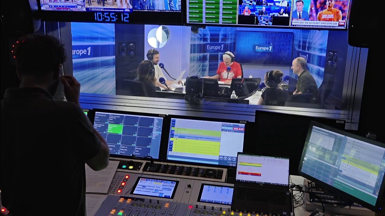 Les stories de François Hollande, Emmanuel Macron, Jean-Luc Mélenchon et Jean Lassalle