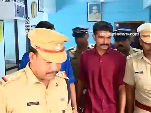 ആദ്യ സെമസ്റ്ററുകളില്‍ സപ്ലിയിലൂടെ കഷ്ടിച്ച് കടന്നുകൂടി, അവസാന സെമസ്റ്ററുകളില്‍ വന്‍ മാര്‍ക്ക്