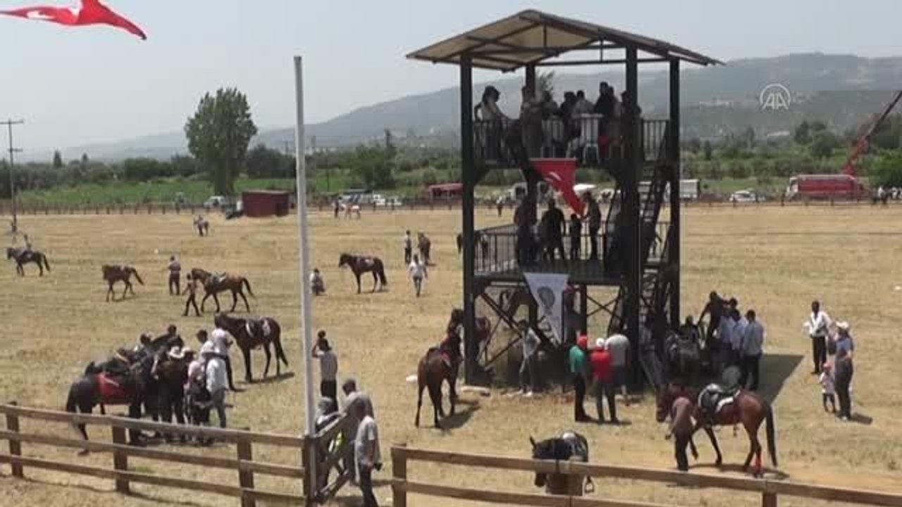 Ödemiş'te rahvan atlar yarıştı