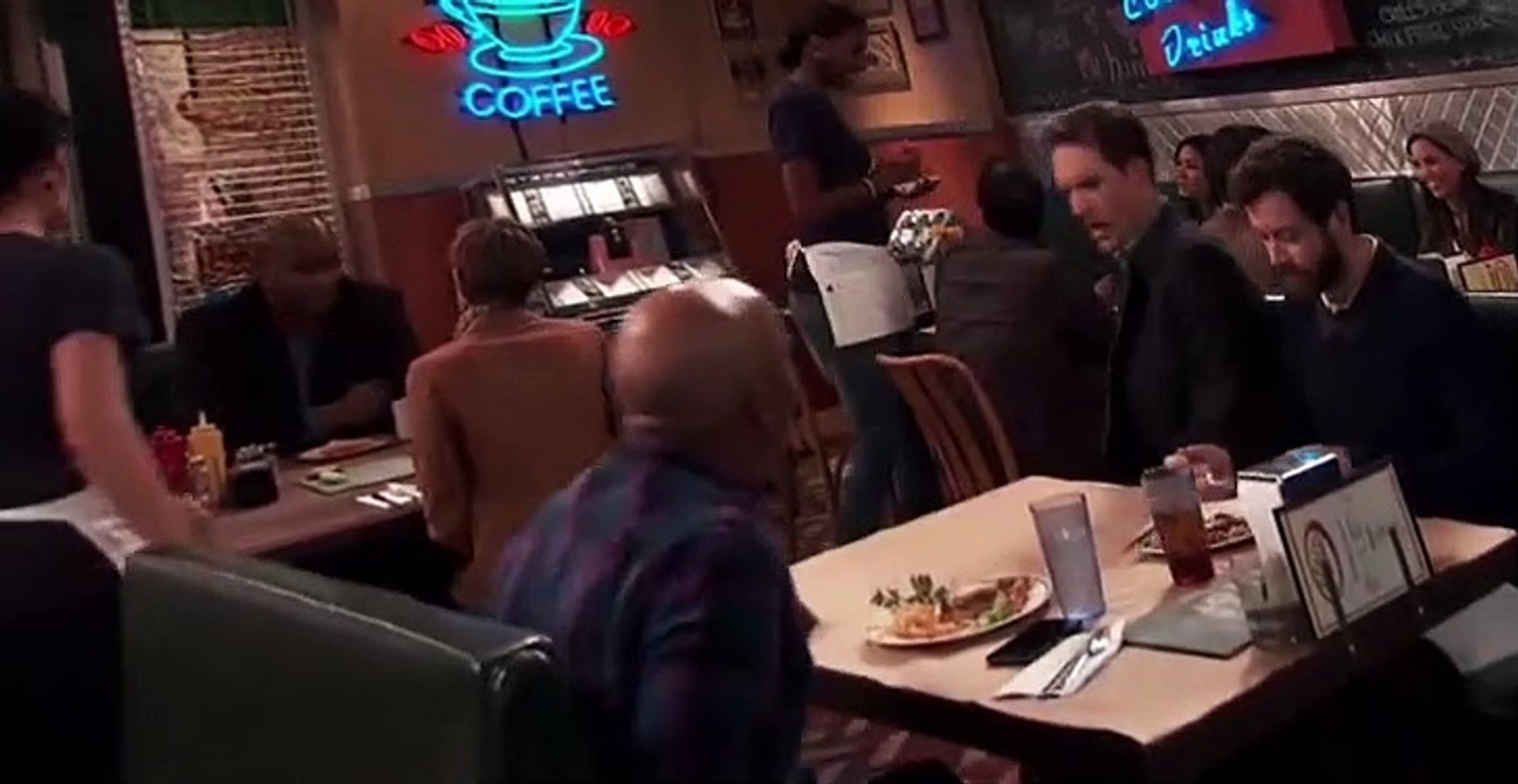 Men at Work S03 E01