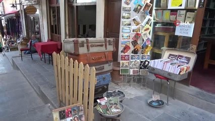 Bu dükkana giren 90'lı yıllara geri dönüyor