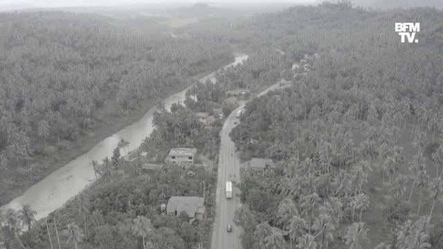 Aux Philippines, les images de paysages recouverts de cendres après l'éruption du volcan Bulusan
