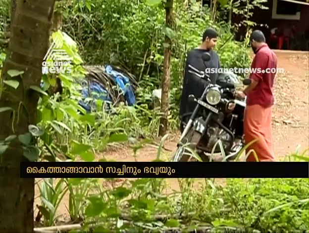 യാത്രയല്ലല്ലോ,ജീവിതമല്ലേ വലുത്; കേരളത്തിനായി ബുള്ളറ്റ് വിൽക്കാൻ തയാറായി സച്ചിനും ഭവ്യയും