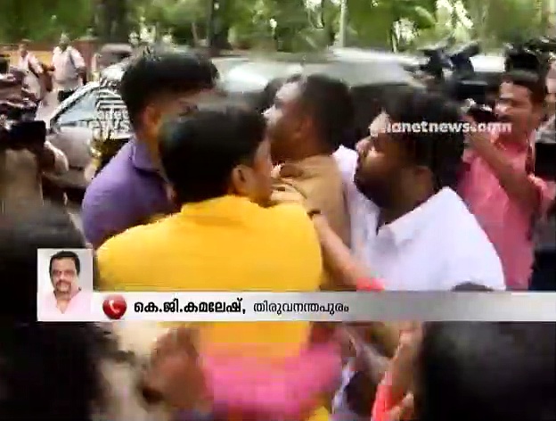 യൂണിവേഴ്സിറ്റി കോളേജ് സംഭവം; വിസി രാജി വയ്ക്കണമെന്നാവശ്യപ്പെട്ട് കെഎസ്‌യു പ്രതിഷേധം