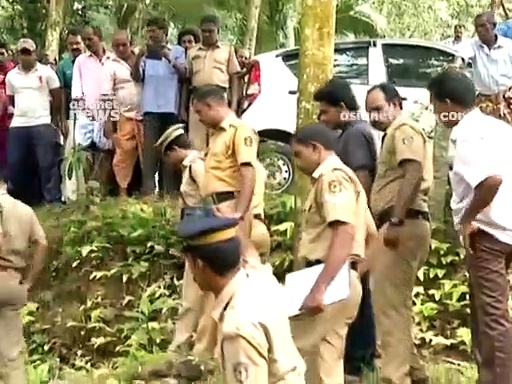 രാഖിയുടെ ചെരിപ്പും കഴുത്ത് മുറുക്കാനുപയോഗിച്ച കയറും കണ്ടെത്തി