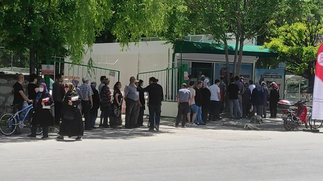 Türkşeker'in satış ofisinde, ucuz şeker kuyruğu bitmiyor