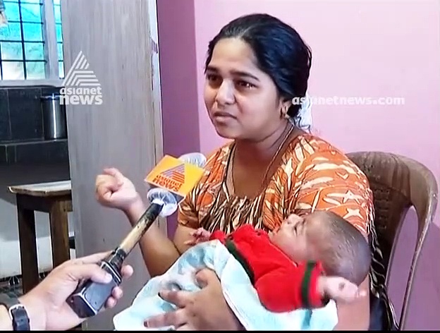 'വെള്ളത്തില്‍ മുങ്ങിപ്പൊങ്ങി,എങ്ങനെയോ മേലോട്ട് കേറി'; രണ്ടുമാസമുള്ള കുഞ്ഞിനെയുമെടുത്ത് നീന്തിക്കയറി പ്രജിത