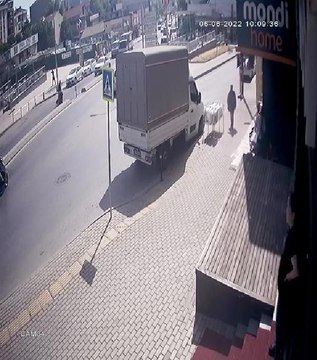 Ümraniye'de İETT otobüsünün çarptığı temizlik işçisi öldü