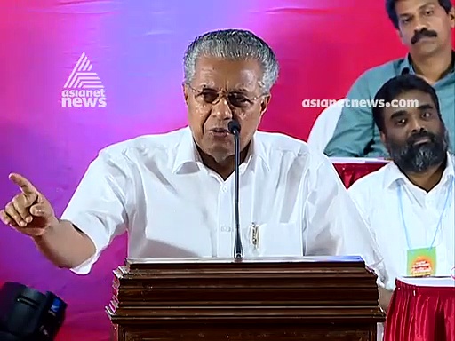 കോണ്‍ഗ്രസ് നേതാക്കളെ ആട്ടിന്‍കുട്ടിയോട് ഉപമിച്ച് പിണറായി വിജയന്‍