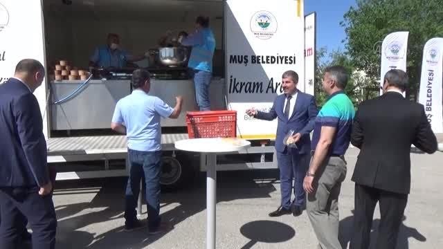 Muş Belediyesi'nden üniversite öğrencilerine çorba ikramı