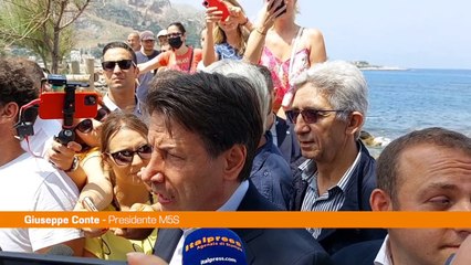 Conte "Indegno pensare di rimuovere il reddito di cittadinanza"