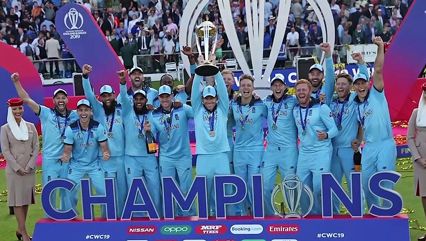 ഇംഗ്ലണ്ട് ആദ്യ ലോകകപ്പ് കീരീടം ഏറ്റുവാങ്ങി