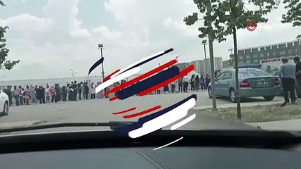 Ankara'nın Keçiören ilçesinde yeni açılacak hastanenin önünde 'iş başvurusu' kuyruğu
