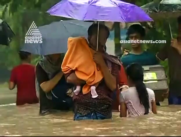 മഴക്കെടുതിയില്‍ മരണം 42 ആയി, ഒരുലക്ഷം പേര്‍ ദുരിതാശ്വാസ ക്യാമ്പില്‍