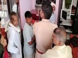 theft: वह सोते रहे चोर ले गए लाखों का माल-video