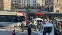 Kabataş-Bağcılar hattında tramvay ile polis aracı kafa kafaya çarpıştı: 3 yaralı