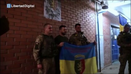 Zelenski visita a las tropas ucranianas que luchan en Lugansk y Donetsk