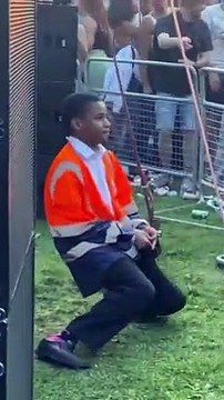 Premier jour au boulot à la sécurité d'un festival... gros kiff