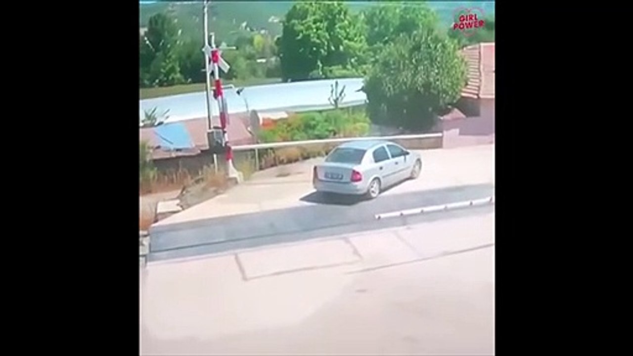 Tu me vois... tu me vois plus. Passage de train douloureux