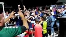 Aficionados del CD Tenerife celebran la victoria en el derbi en el Café Versalles