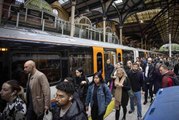 Londra'da metro çalışanları 24 saatlik greve gitti