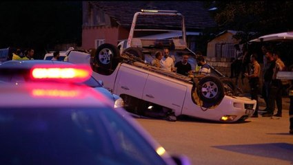 Refüje çarpan otomobil ters döndü: 1 yaralı