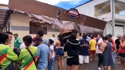 Teto de churrascaria cai sobre clientes e funcionários em Serra Branca