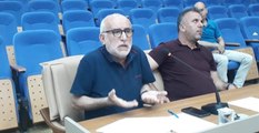 Elazığ İl Genel Meclisi'nde MHP'liler, AKP'lileri protesto etti