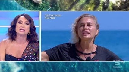 Lory Del Santo scatena l'ira dell'opinionista: "Cerchi di mettere zizzania" La sopravvivenza diventa