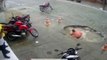 No Ceará, mulher é ‘engolida’ por buraco que se abriu em calçada e precisou ser resgatada