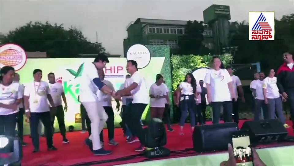 ಯುವದಿನದಲ್ಲಿ ತೇಜಸ್ವಿ ಸೂರ್ಯ ಬಿಂದಾಸ್ ಸ್ಟೆಪ್.. ವಿಡಿಯೋ ನೋಡಿ!