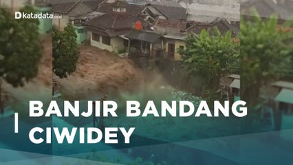 Banjir Bandang Ciwidey Hancurkan Bangunan dan Jembatan | Katadata Indonesia