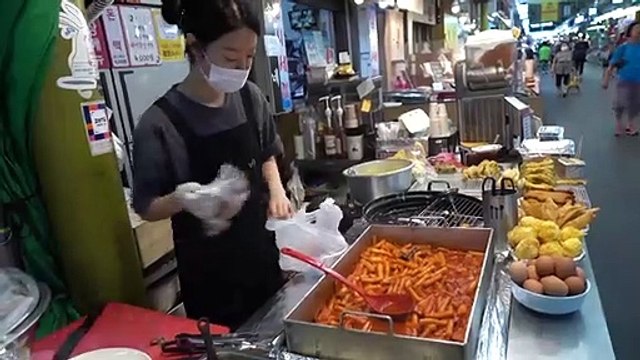 _23살부터 5년째에요_ 망원시장 떡볶이 맛집┃튀김, 순대, 김밥에 맥주까지 있는 송이네┃Tteokbokki, the most popular street food in Korea