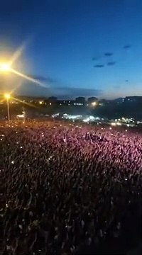 Binlerce öğrenci İzmir Marşı'nı söyledi, sosyal medya yıkıldı