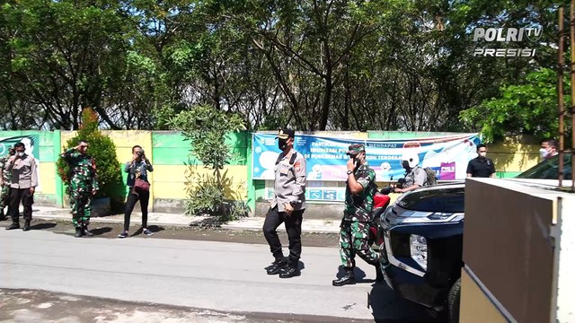 Kapolresta Sidoarjo bersama Dandim 0816 Sidoarjo Cangkrukan Kamtibmas Jelang Pilkades di Tanggulangin