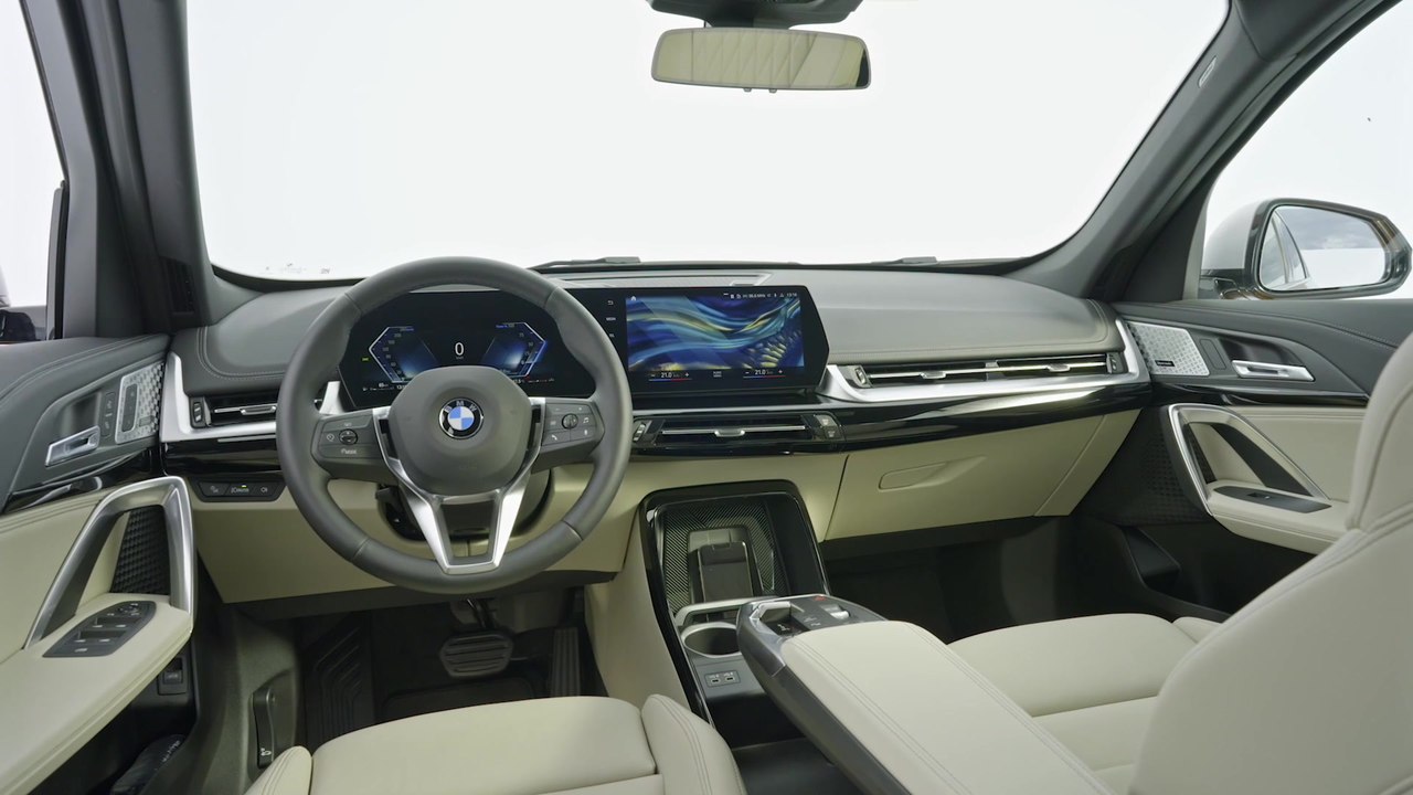 BMW X1 - 2-Zonen-Klimaautomatik, Sportlenkrad und BMW Maps serienmäßig