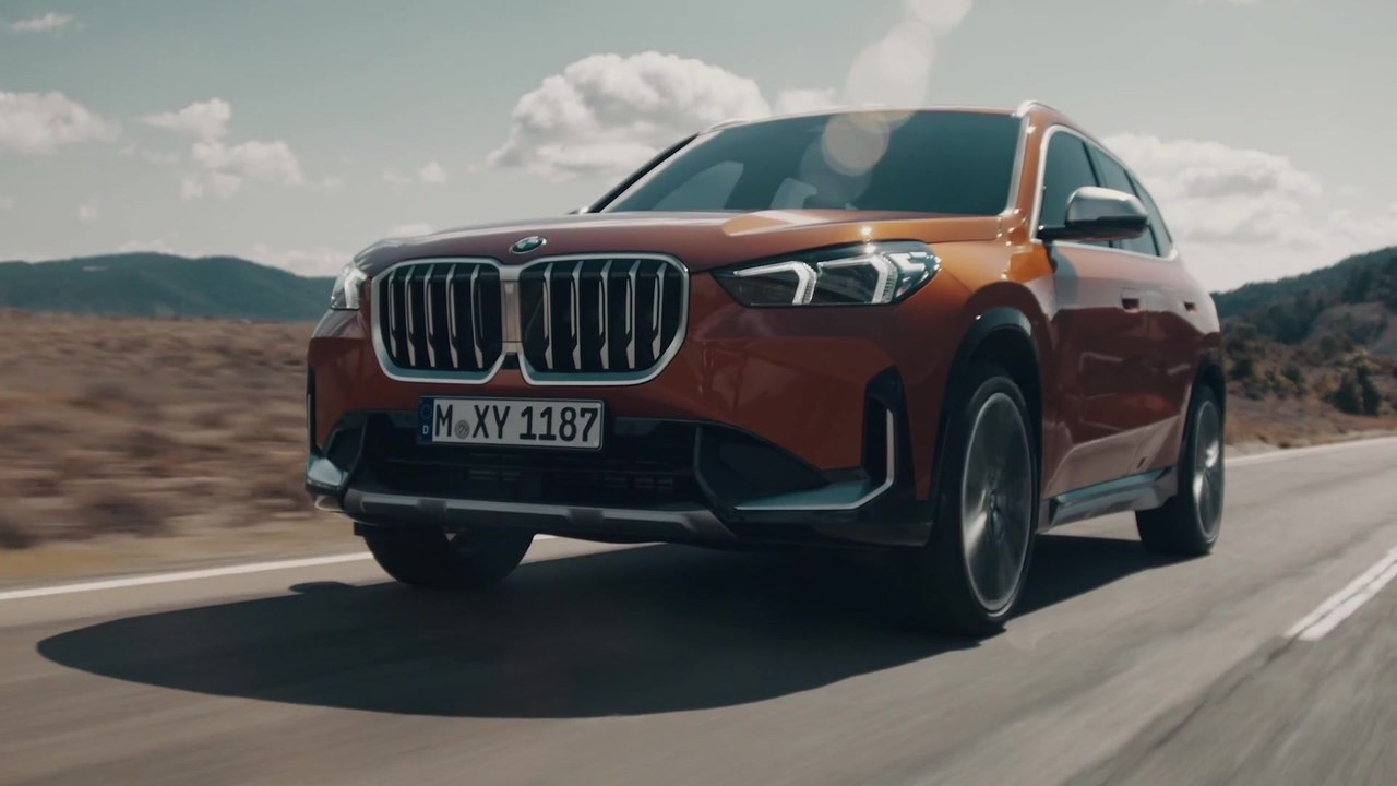 BMW X1 xDrive23i Driving Video