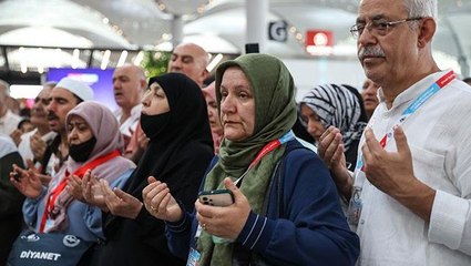 Hasret bitti! İlk hac kafilesi İstanbul Havalimanı'ndan gözyaşları ve dualarla uğurlandı