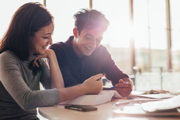 Ce couple pensait s'être rencontré à l’université mais la mère de la demoiselle va lui révéler l'impensable