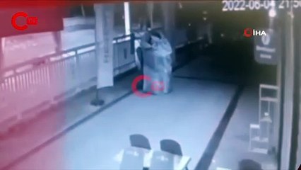 Çekçekli hırsız yoldaki mazgalları çaldı