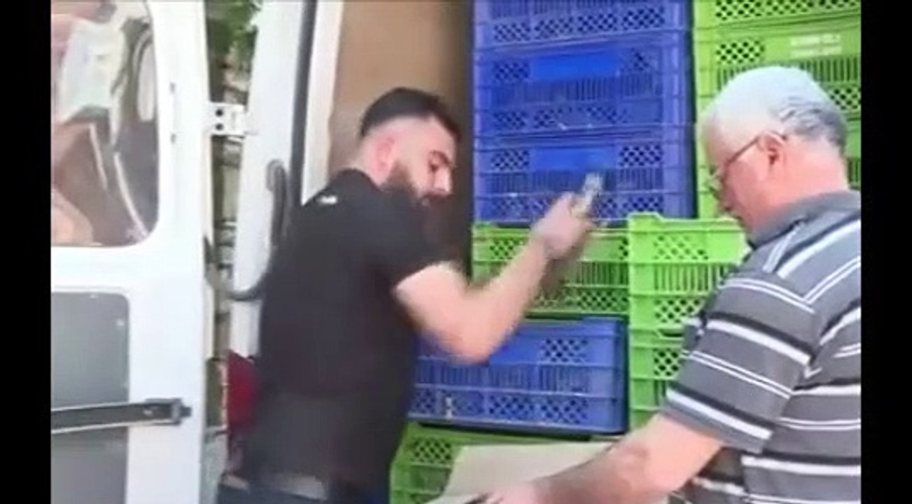 İstilacı Çekirgelerle 2 Bin Hindi Mücadele Edecek