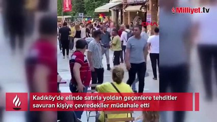 Kadıköy'de satırlı kişiye çevredekiler müdahale etti