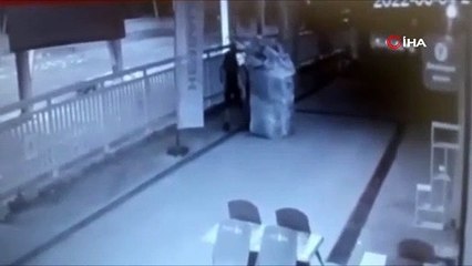 Çekçekli hırsız yoldaki mazgalları çaldı