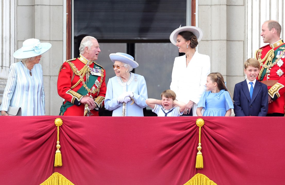 Queen Elizabeth II: Tribut zum Jubiläum an ihren Philip