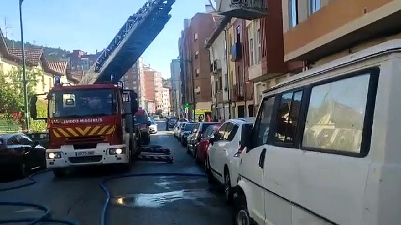 Un incendio obliga a actuar a los Bomberos y a la Policía Local
