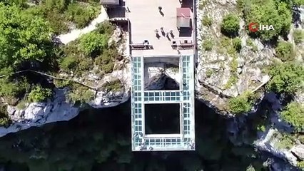 Kanyon üzerindeki cam terası ile tanınan 3 bin nüfuslu ilçeyi 300 bin kişi ziyaret edecek