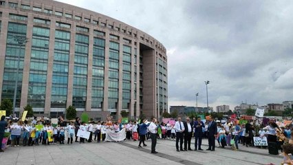 İlkokul öğrencilerinden Çağlayan Adliyesi meydanında Çevre Haftası etkinliği