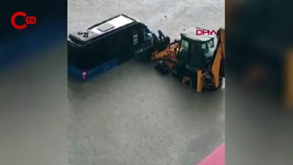 Ankara'da sağanak su baskınlarına neden oldu