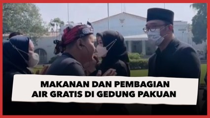 Banyak Gerobak Makanan dan Pembagian Air Mineral Gratis di Gedung Pakuan, Warganet: Orang Baik ya Pak Kamil