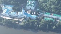Ukrayna'da bombalandığı iddia edilen Svyatogorsk Lavra Manastırı